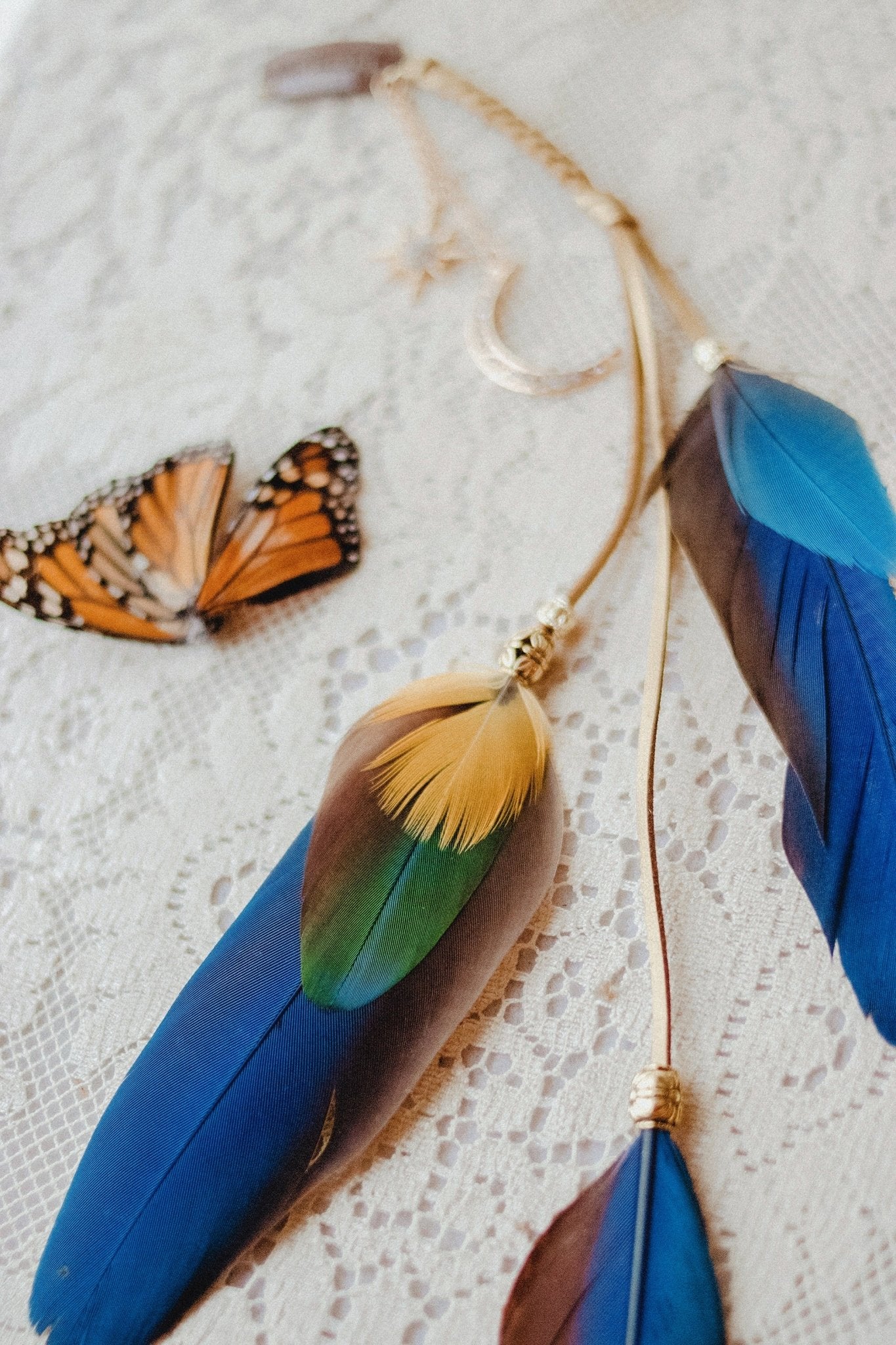 La Luna Macaw Feather Hair Clip - Wild & Free Jewelry
